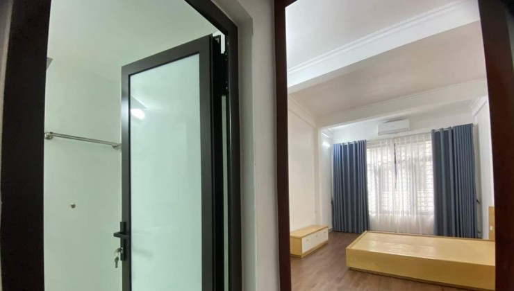 Cho ở nhóm 9 người Phố Khâm Thiên, 4 tầng, 30m2, 3 ngủ khép kín, 12 Triệu